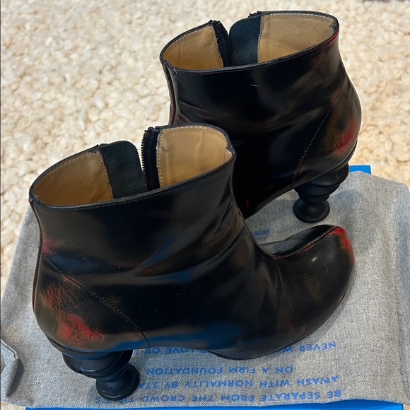 Fluevog Nuumite black bootie with red distress- Powerhouse heel W9 - Picture 1 of 4